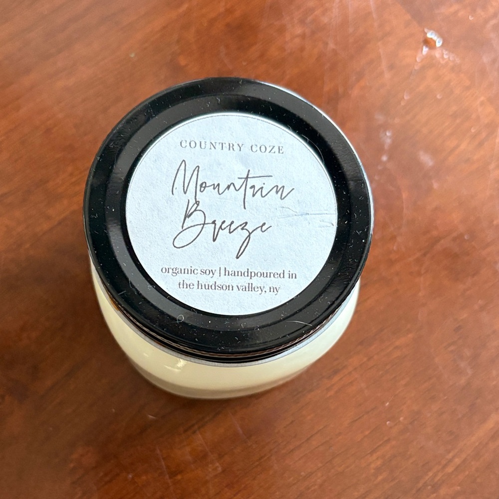 Mountain Breeze Organic Soy Skincare Jar - Black and Cream